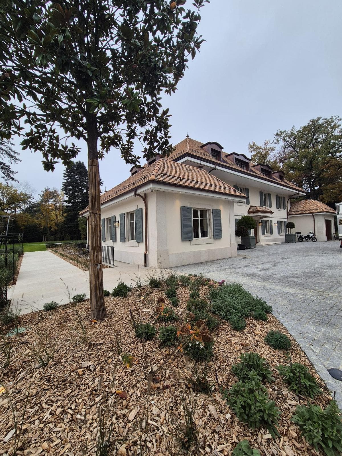 Villa 4 overview